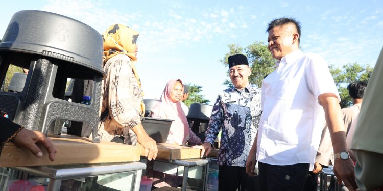 Tingkatkan Ekonomi Warga Prasejahtera, Ini Dilakukan Bupati Enos