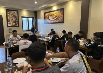 Semangati Para Kontingen, Bupati Enos Ikut Sarapan Bersama