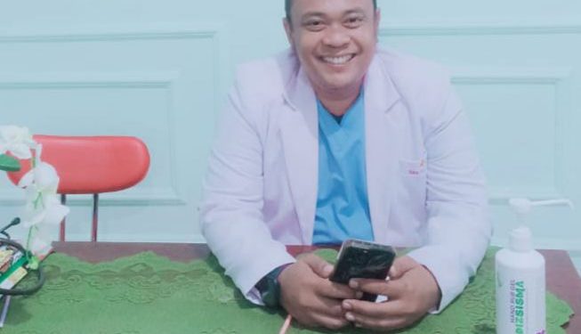 dr Dewa Sinaga Berpesan Ke Pemkab OKUT: Berikan Beasiswa Untuk Putra Putri  OKU Timur Ambil Spesialis