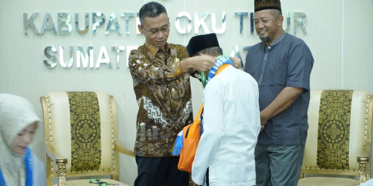 10 Warga Diberangkatkan Umrah Oleh Pemkab OKU Timur