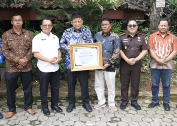 Pemkab OKU Timur Terima Penghargaan Dari Kemenimpas