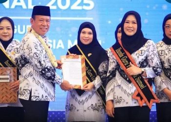 Dikukuhkan Ibunda Guru OKU Timur